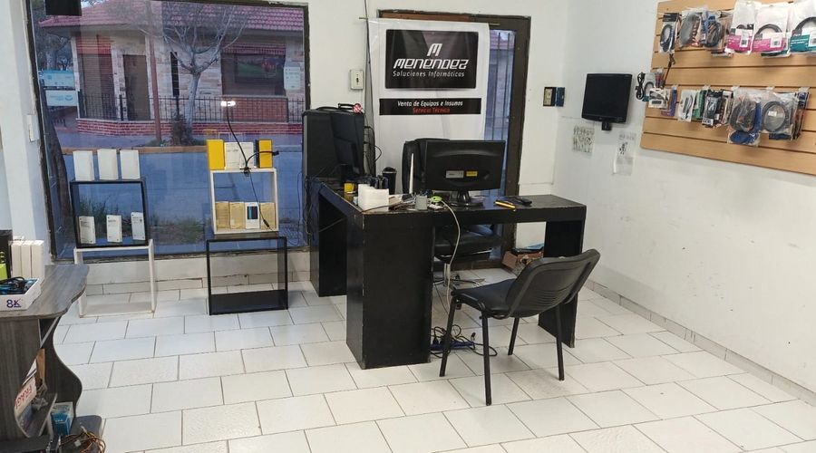 Local de Menendez Tecnología en Sarmiento 702, Río Colorado